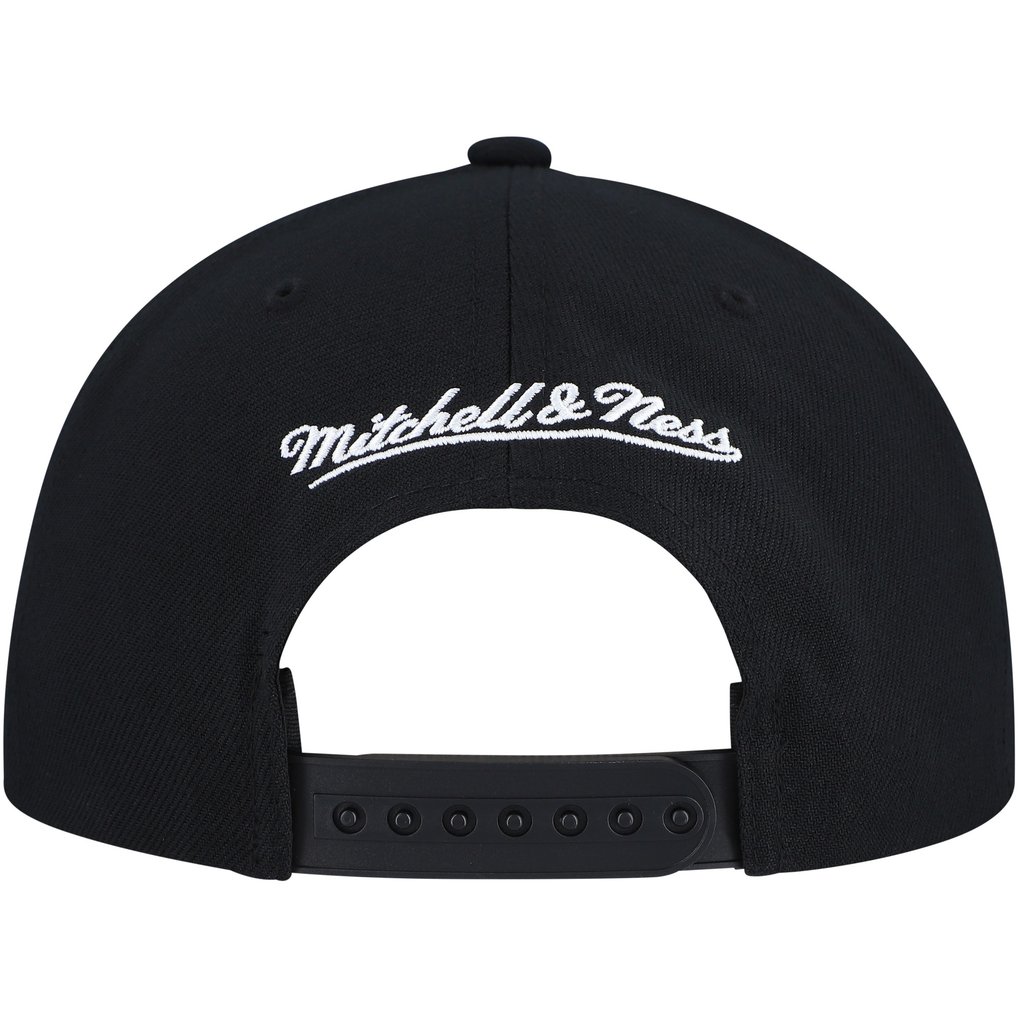 Chicago Bulls Mitchell & Ness Throw Down Snapback Hat - Black