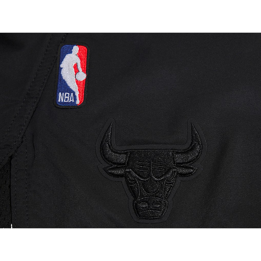  Chicago Bulls Pro Standard Women's Script Woven Shorts - Black