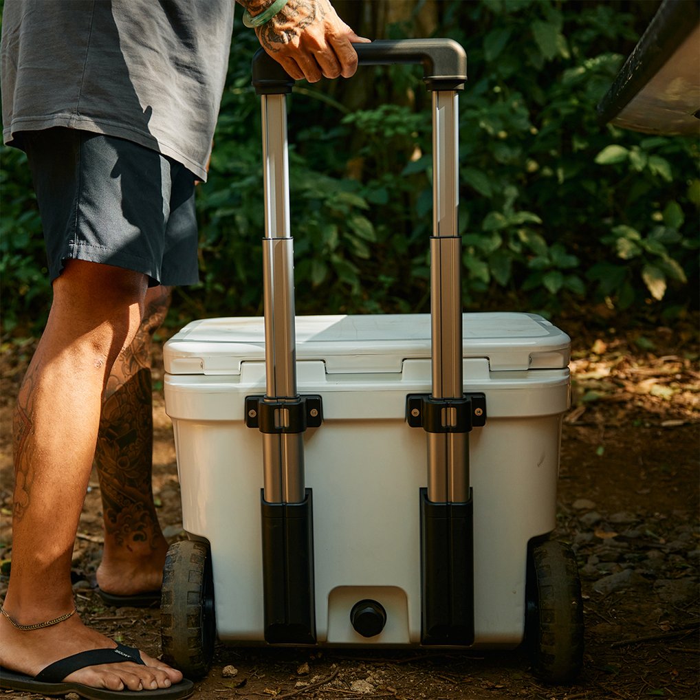 Chicago Cubs YETI Roadie 32 Wheeled Cooler