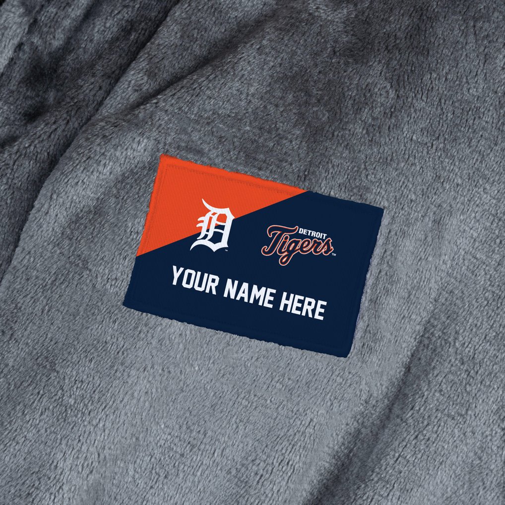 Detroit Tigers The Northwest Group Snipe Personalized Robe - Charcoal